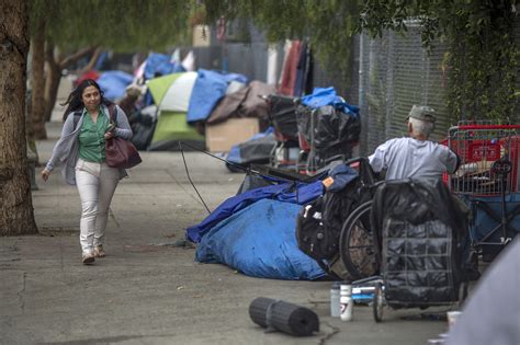 how many homeless in skid row los angeles